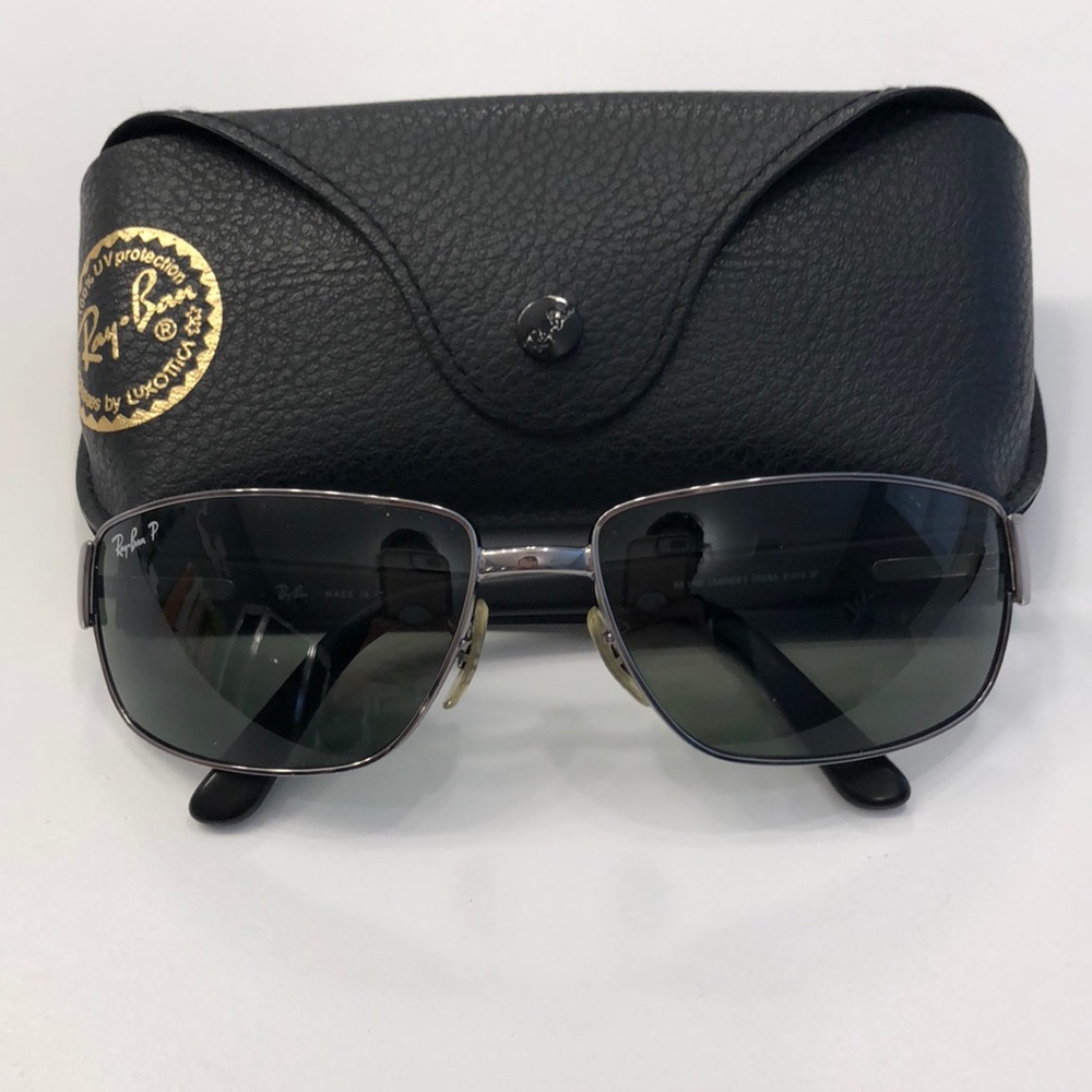 Polarized Ray Ban Sunglasses with Case and Cloth